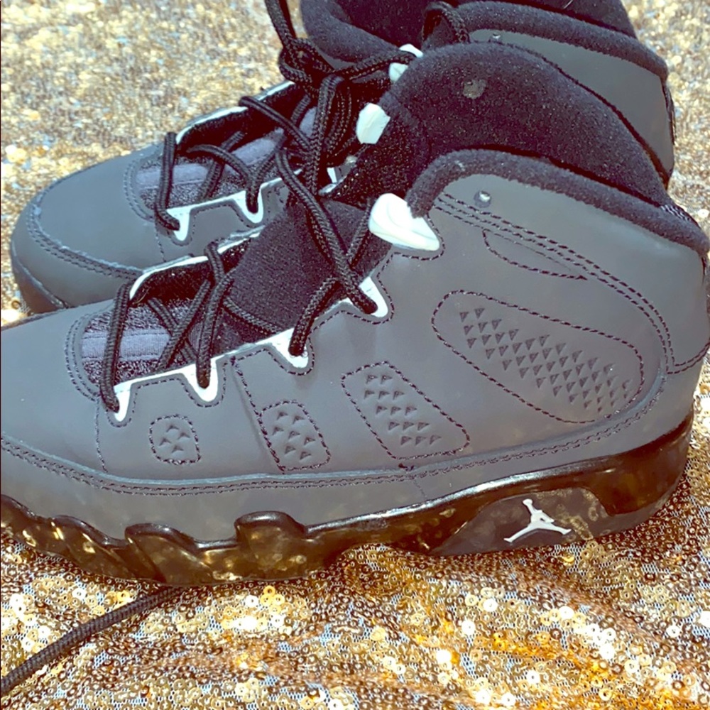 TODDLER JORDAN 9 Retro barely worn great condition